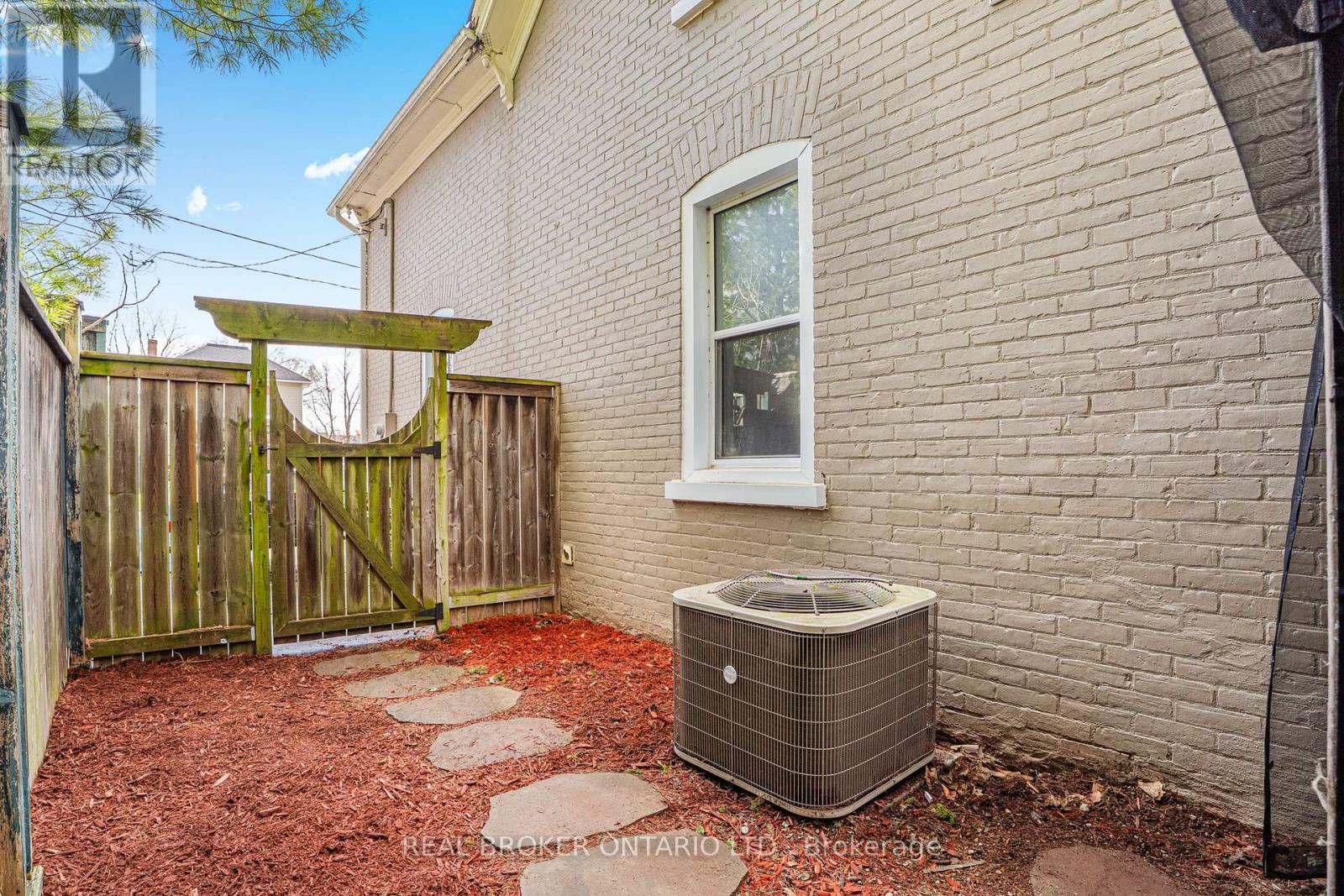 82 BOND STREET, Cambridge, Ontario, N1R4B6 — Photo 11