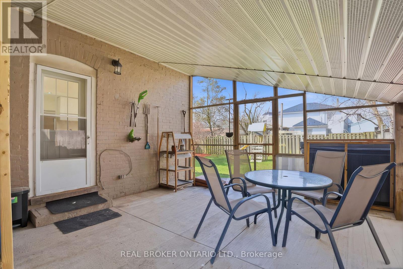 82 BOND STREET, Cambridge, Ontario, N1R4B6 — Photo 9