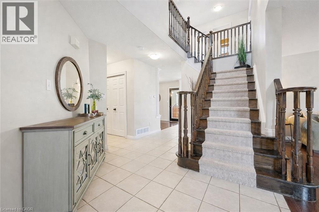 7 HEARTHBRIDGE Street, Kitchener, Ontario, N2R1L5 — Photo 4