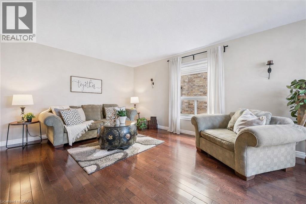 7 HEARTHBRIDGE Street, Kitchener, Ontario, N2R1L5 — Photo 5