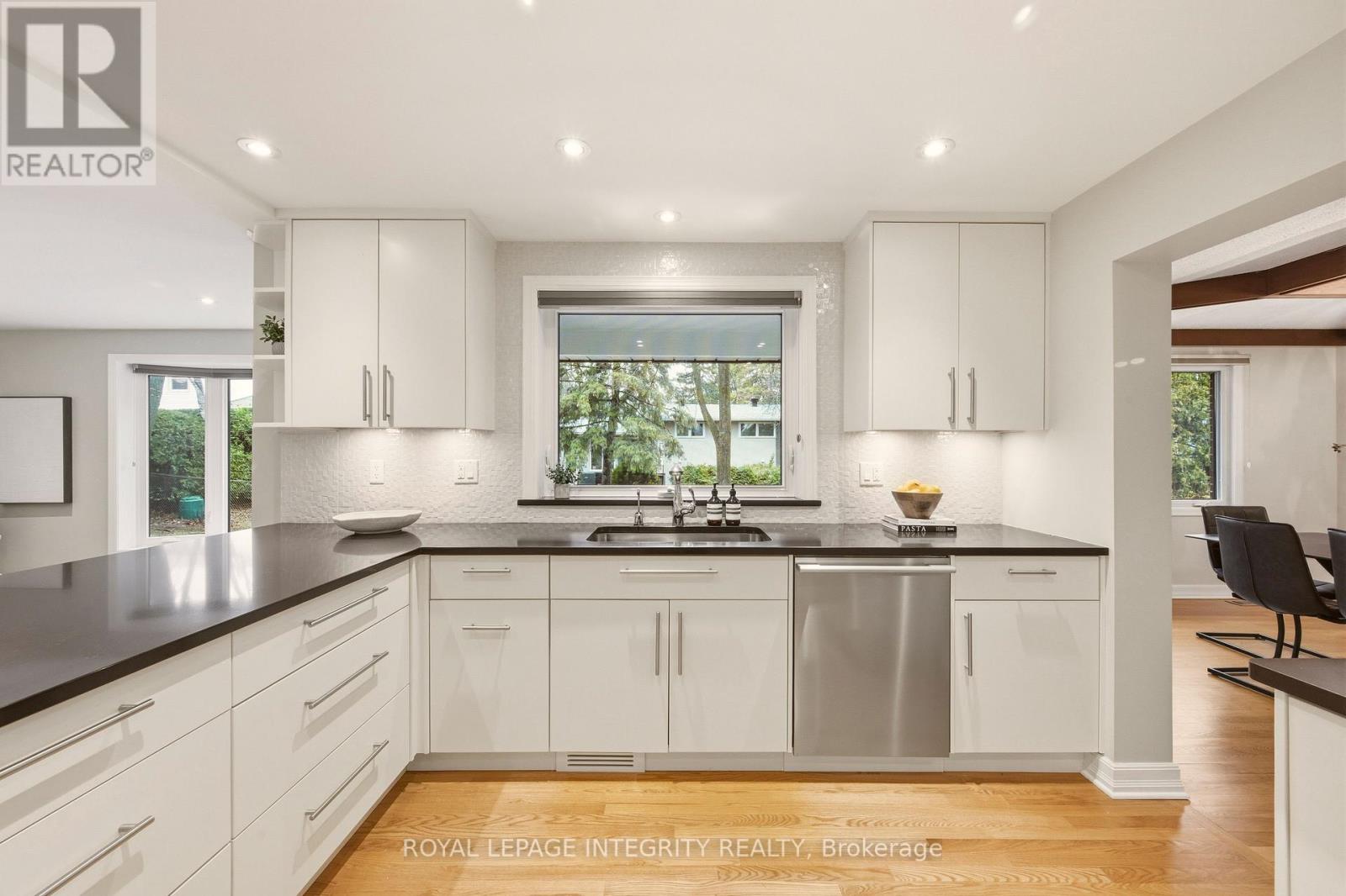 68 BEAVER RIDGE, Ottawa, Ontario, K2E6E4 — Photo 19