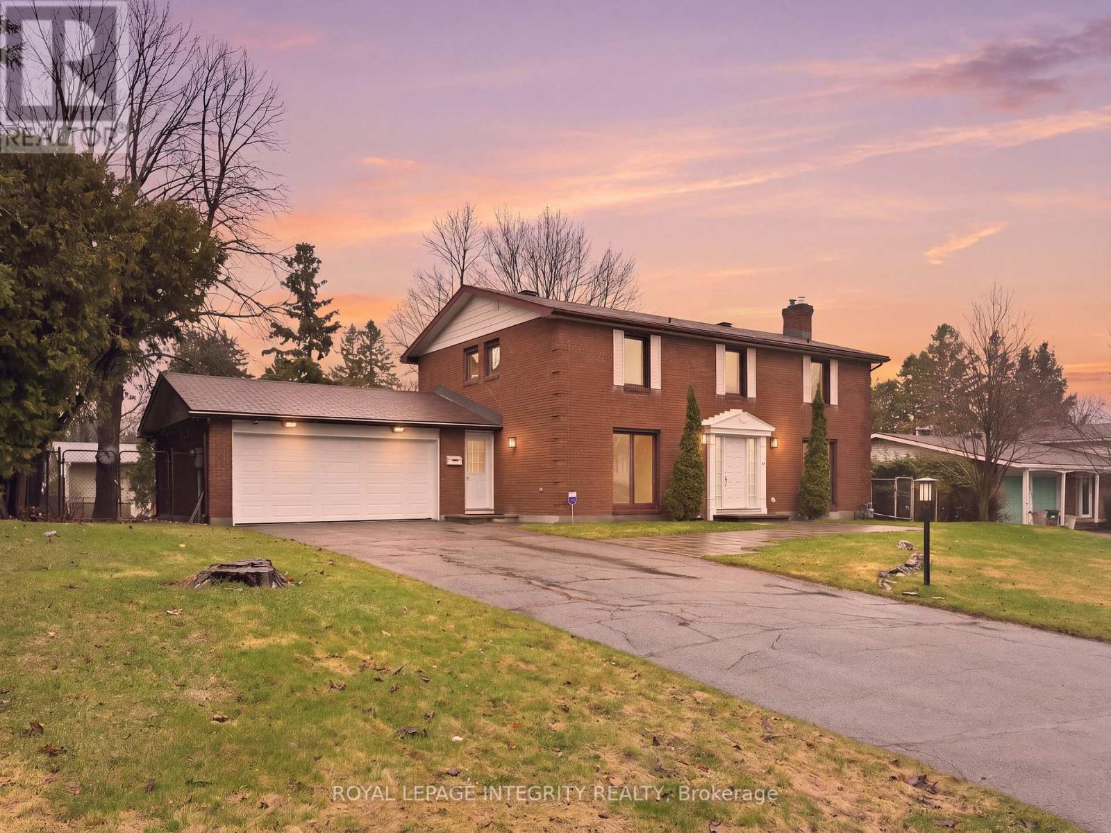 68 BEAVER RIDGE, Ottawa, Ontario, K2E6E4 — Photo 2