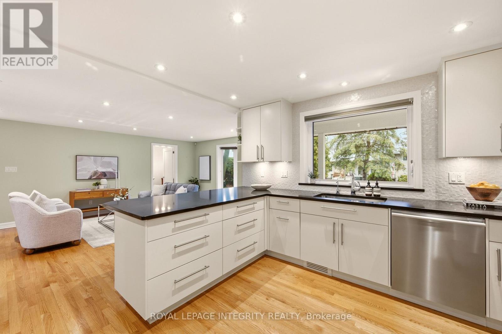 68 BEAVER RIDGE, Ottawa, Ontario, K2E6E4 — Photo 21