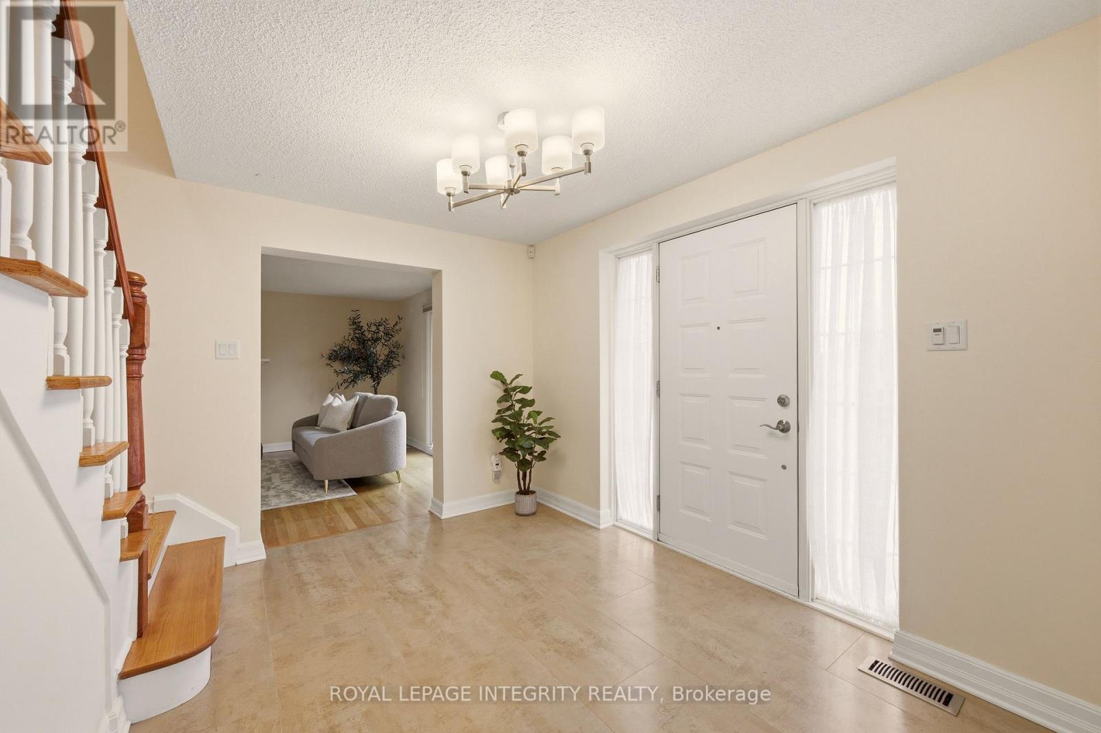 68 BEAVER RIDGE, Ottawa, Ontario, K2E6E4 — Photo 3