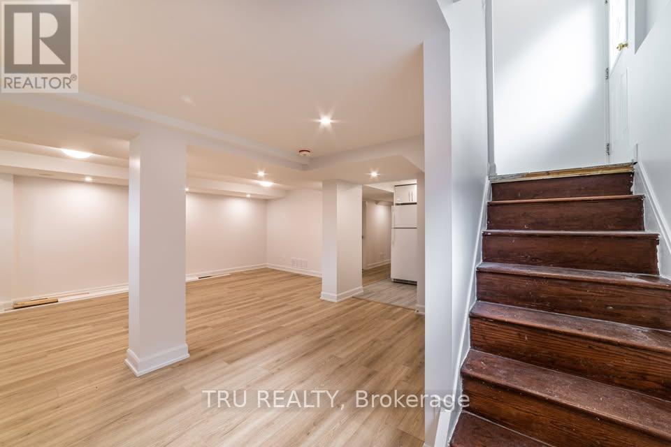 B - 2424 IRIS STREET, Ottawa, Ontario, K2C1C6 — Photo 2