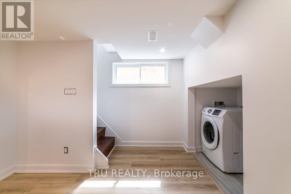 B - 2424 IRIS STREET, Ottawa, Ontario, K2C1C6 — Photo 3