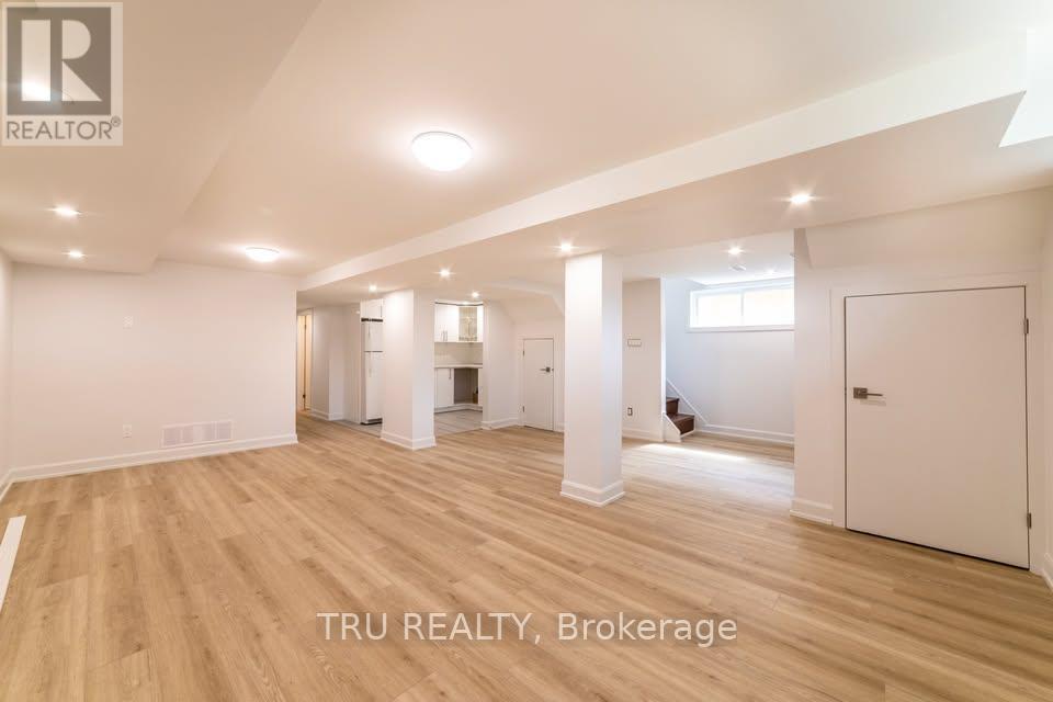 B - 2424 IRIS STREET, Ottawa, Ontario, K2C1C6 — Photo 4