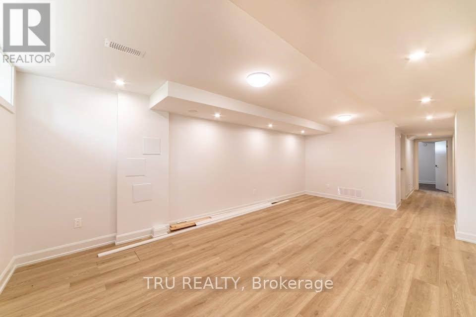 B - 2424 IRIS STREET, Ottawa, Ontario, K2C1C6 — Photo 5