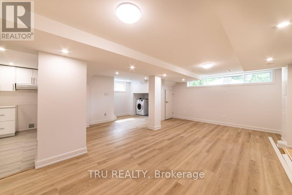 B - 2424 IRIS STREET, Ottawa, Ontario, K2C1C6 — Photo 6