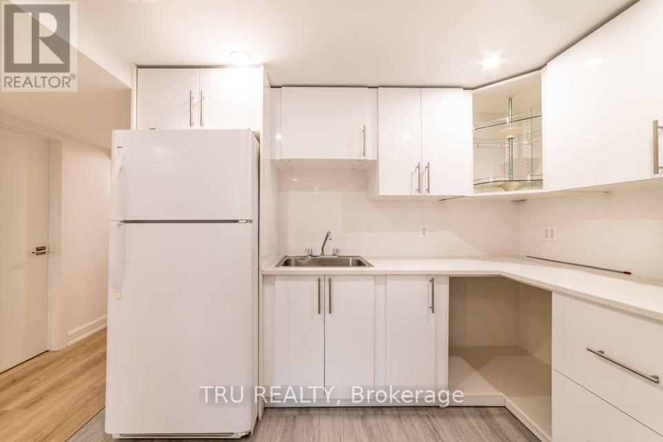 B - 2424 IRIS STREET, Ottawa, Ontario, K2C1C6 — Photo 8