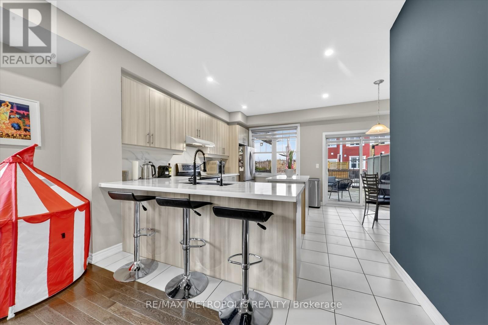 1 BOADWAY CRESCENT, Whitchurch-Stouffville (Stouffville), Ontario, L4A1X9 — Photo 4