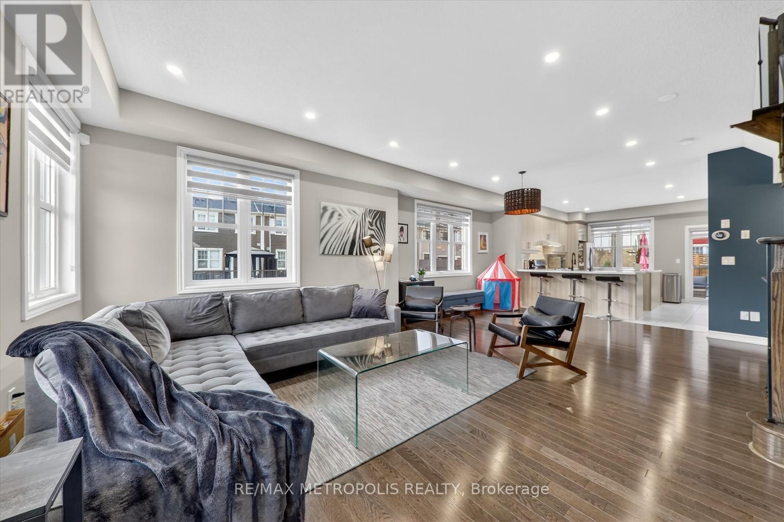 1 BOADWAY CRESCENT, Whitchurch-Stouffville (Stouffville), Ontario, L4A1X9 — Photo 5