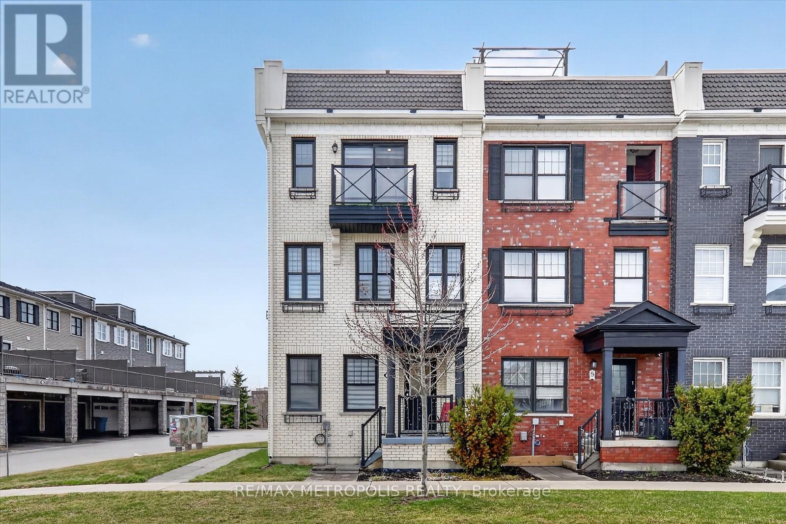 1 BOADWAY CRESCENT, Whitchurch-Stouffville (Stouffville), Ontario, L4A1X9 — Photo 6