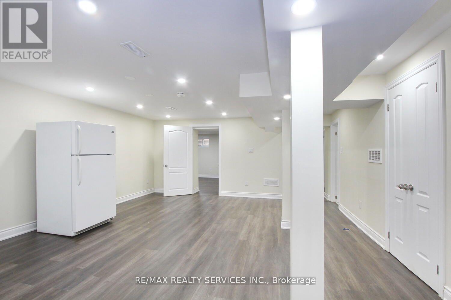 32 SANFORD CRESCENT, Brampton (Northwood Park), Ontario, L6X2C3 — Photo 2