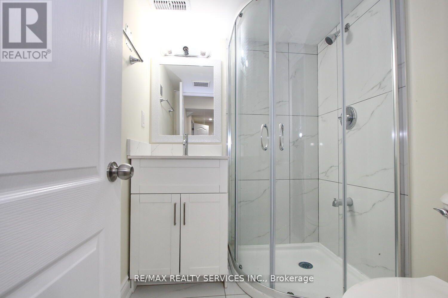 32 SANFORD CRESCENT, Brampton (Northwood Park), Ontario, L6X2C3 — Photo 5