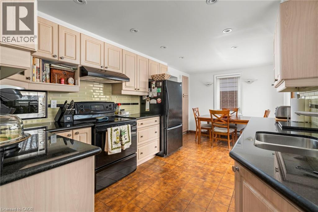 10 LANDOUR Avenue, York, Ontario, M6M4J4 — Photo 13