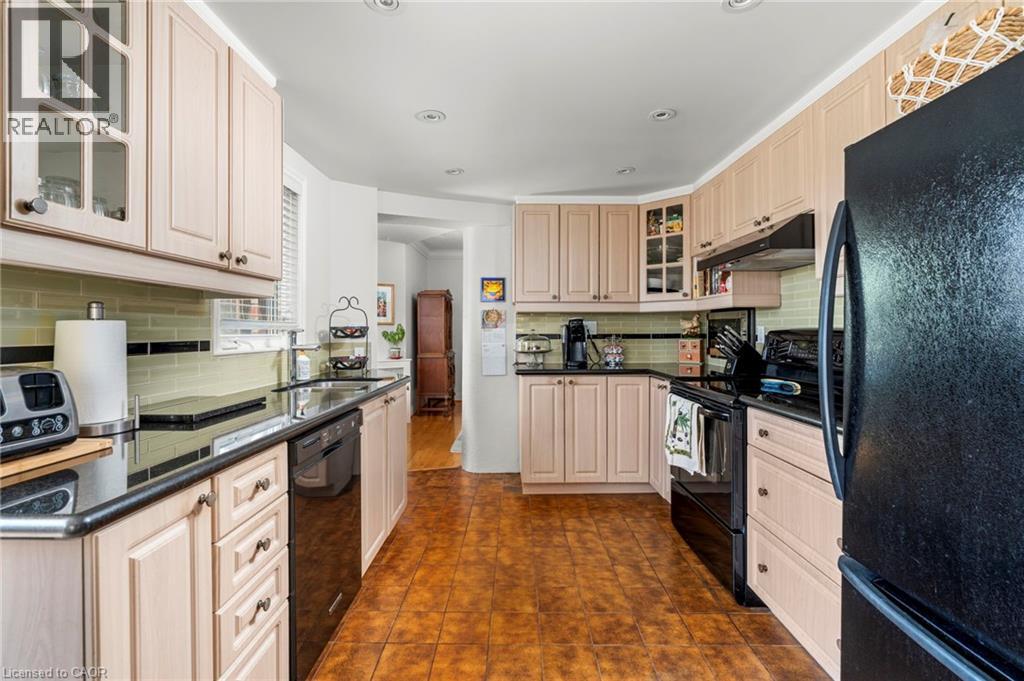 10 LANDOUR Avenue, York, Ontario, M6M4J4 — Photo 14