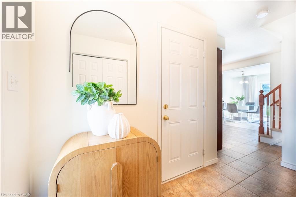 30 FALLOWFIELD Drive, Kitchener, Ontario, N2C0A8 — Photo 6