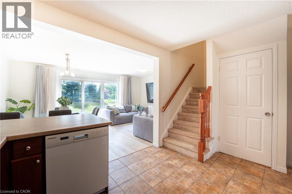 30 FALLOWFIELD Drive, Kitchener, Ontario, N2C0A8 — Photo 8