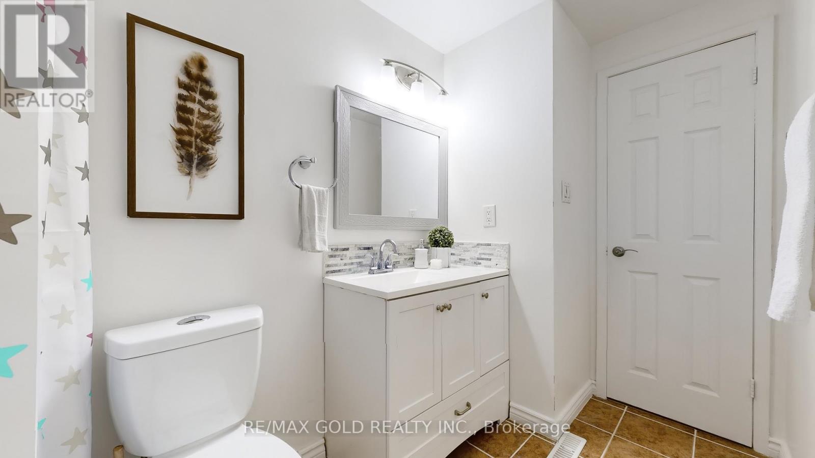 18 - 18 CARLETON PLACE, Brampton (Bramalea West Industrial), Ontario, L6T3Z4 — Photo 2