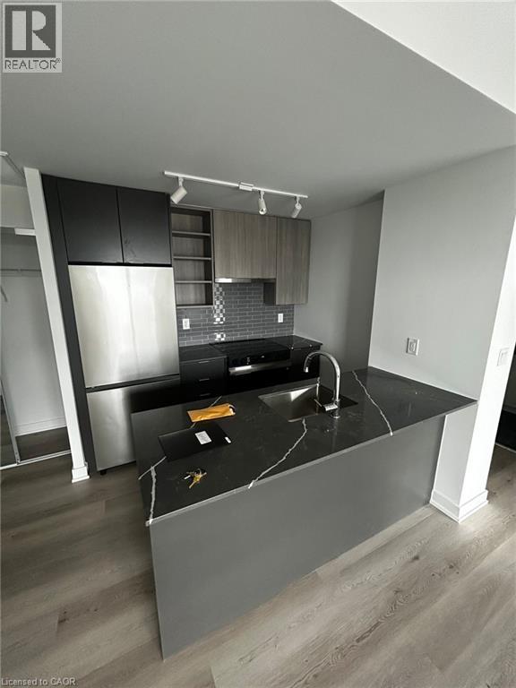 2075 LAKESHORE Road Unit# 701, Burlington, Ontario, L7R0H3 — Photo 4