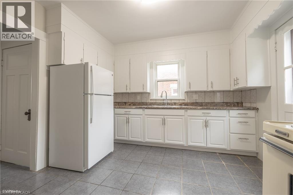 177 REGINA Street N, Waterloo, Ontario, N2J3B4 — Photo 4