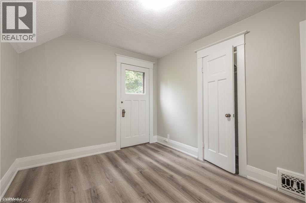 175 REGINA Street N, Waterloo, Ontario, N2J3B4 — Photo 10