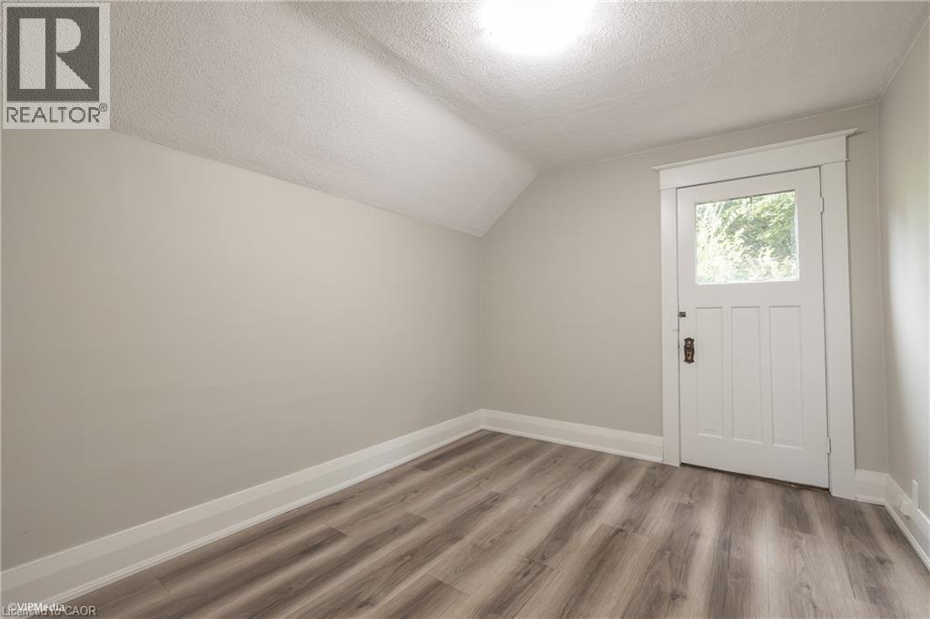 175 REGINA Street N, Waterloo, Ontario, N2J3B4 — Photo 11