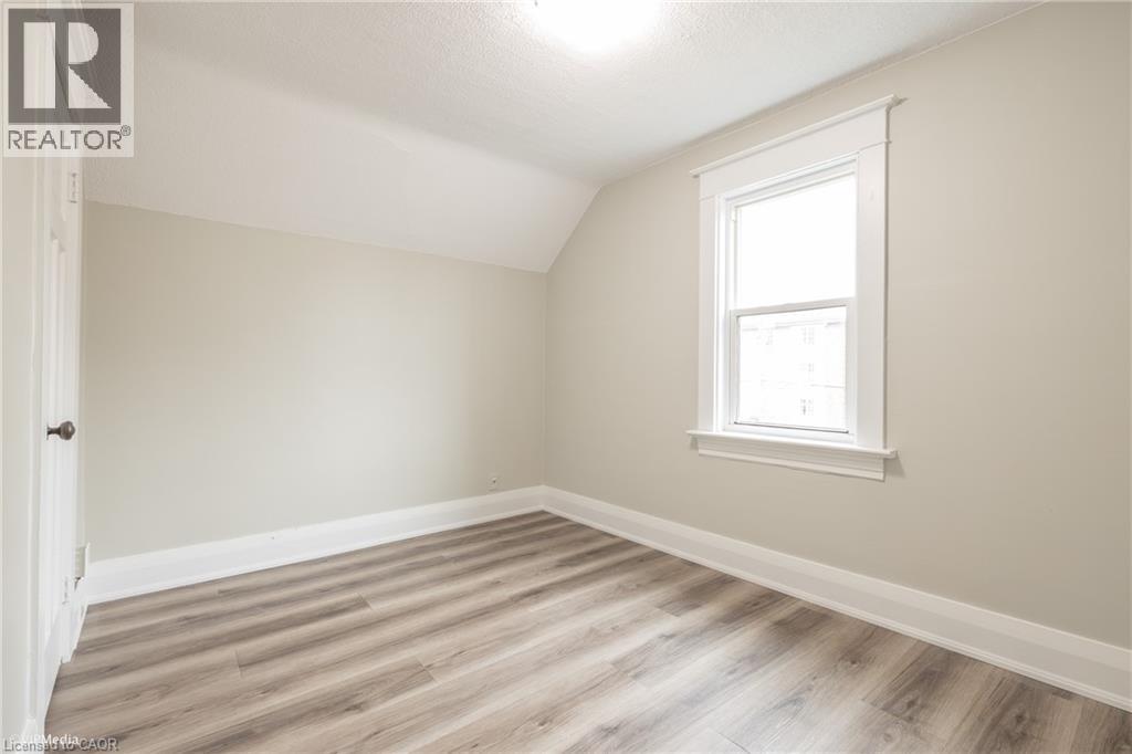 175 REGINA Street N, Waterloo, Ontario, N2J3B4 — Photo 12