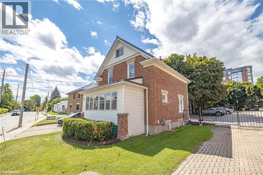 175 REGINA Street N, Waterloo, Ontario, N2J3B4 — Photo 2