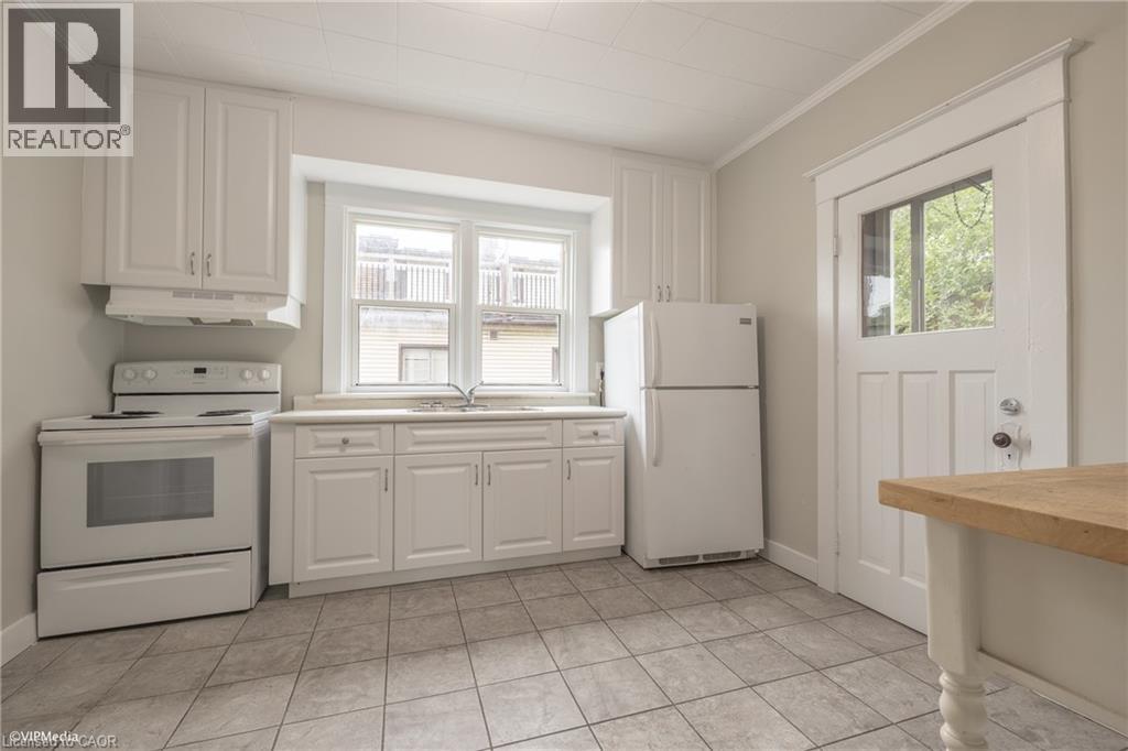 175 REGINA Street N, Waterloo, Ontario, N2J3B4 — Photo 3