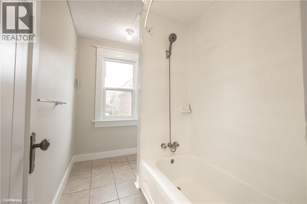 175 REGINA Street N, Waterloo, Ontario, N2J3B4 — Photo 8