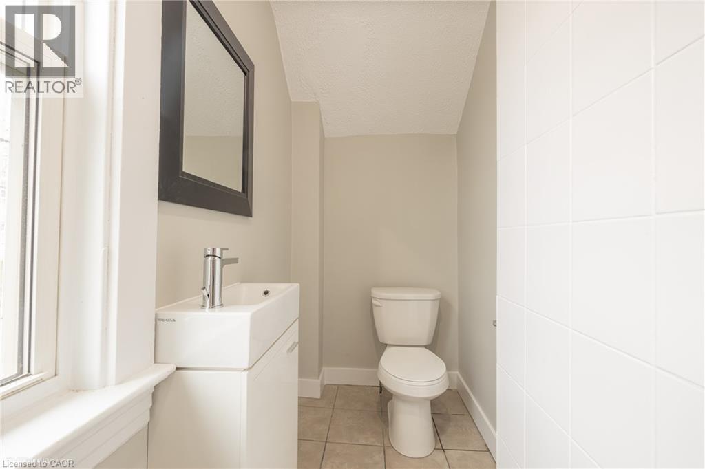 175 REGINA Street N, Waterloo, Ontario, N2J3B4 — Photo 9