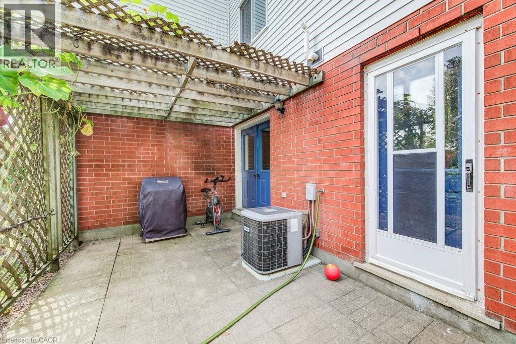 633 GRANGE Crescent, Waterloo, Ontario, N2T2L9 — Photo 14