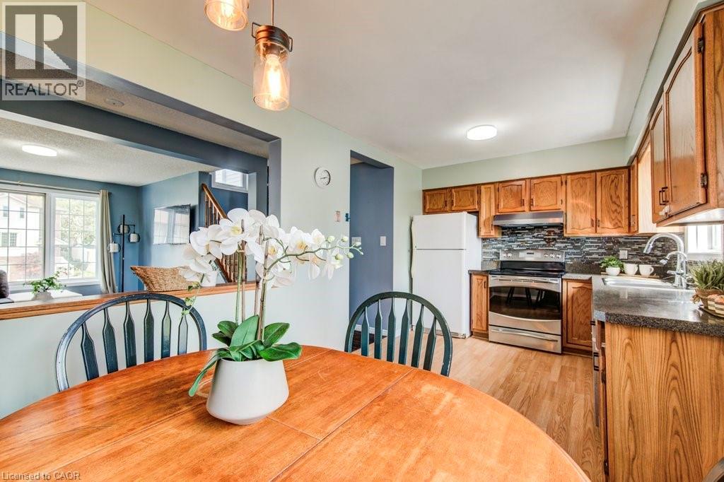 633 GRANGE Crescent, Waterloo, Ontario, N2T2L9 — Photo 8