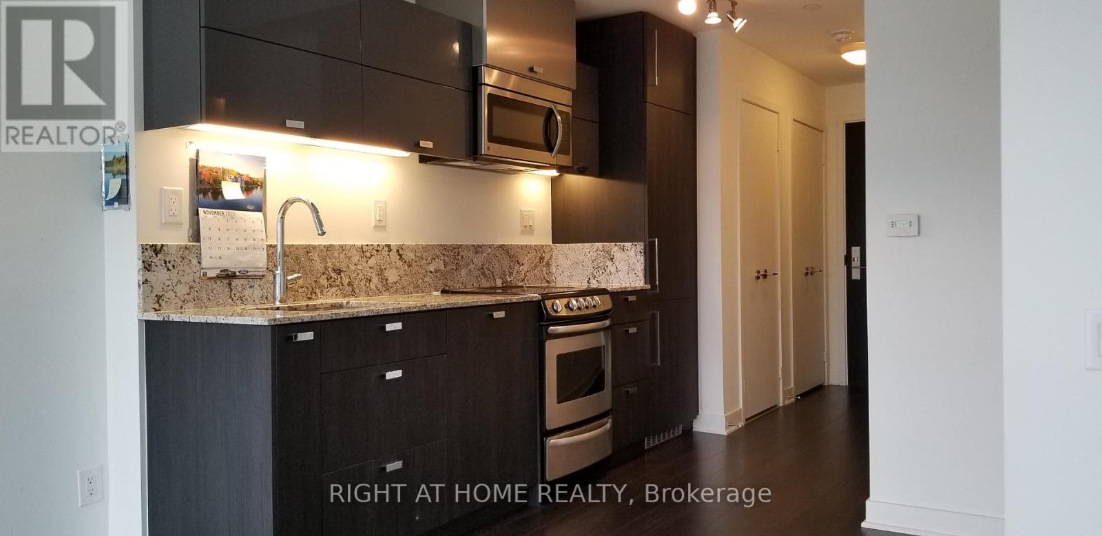 1003 - 290 ADELAIDE STREET W, Toronto (Waterfront Communities), Ontario, M5V1P6 — Photo 3