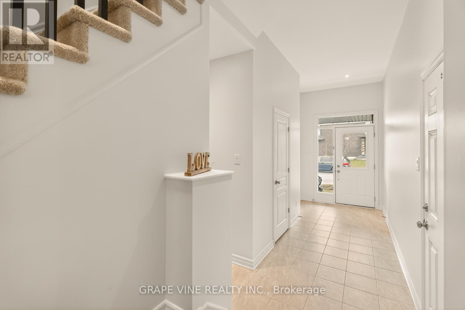 383 MEMORIAL GROVE, Ottawa, Ontario, K1X0C7 — Photo 3