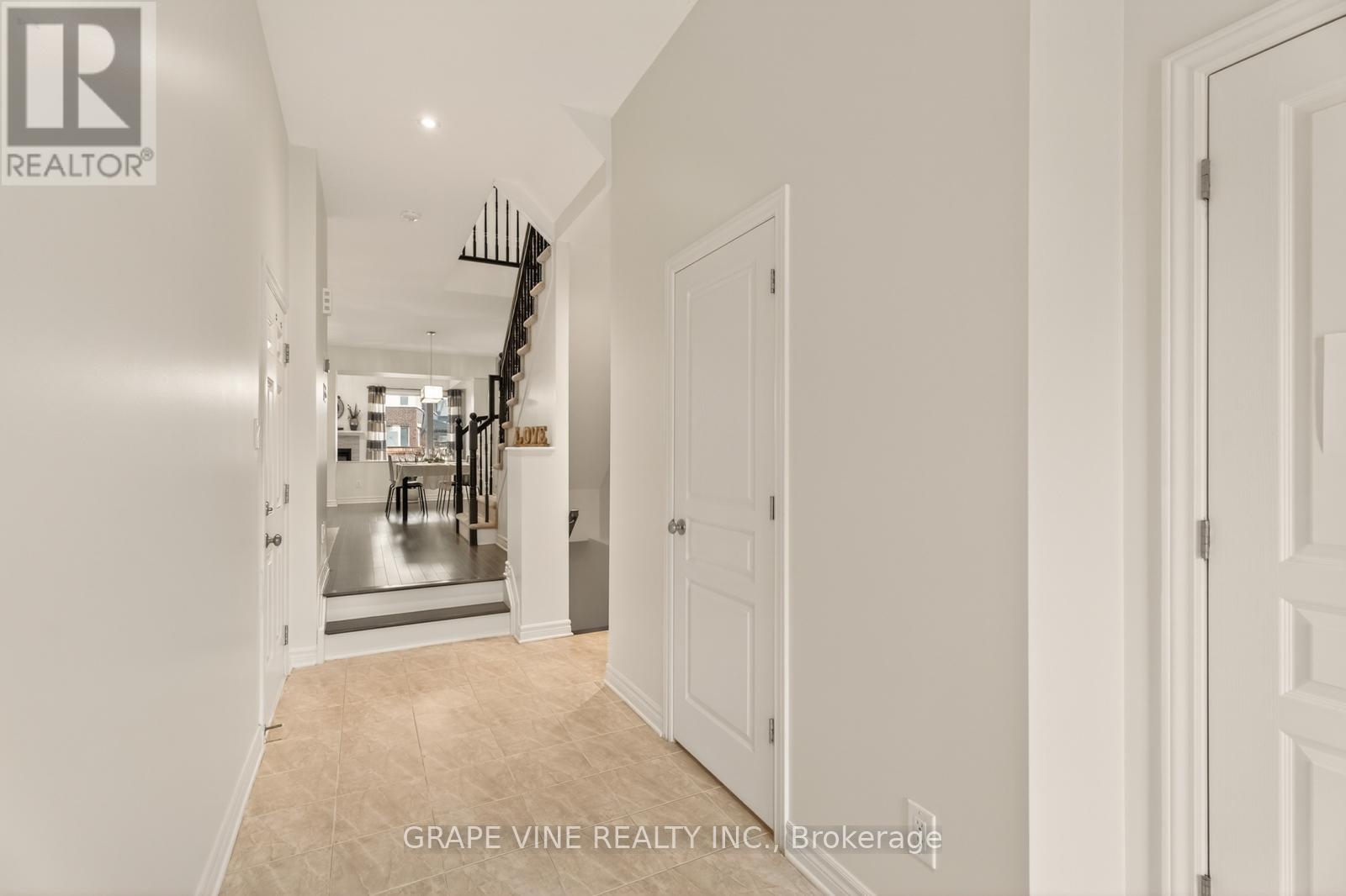 383 MEMORIAL GROVE, Ottawa, Ontario, K1X0C7 — Photo 4