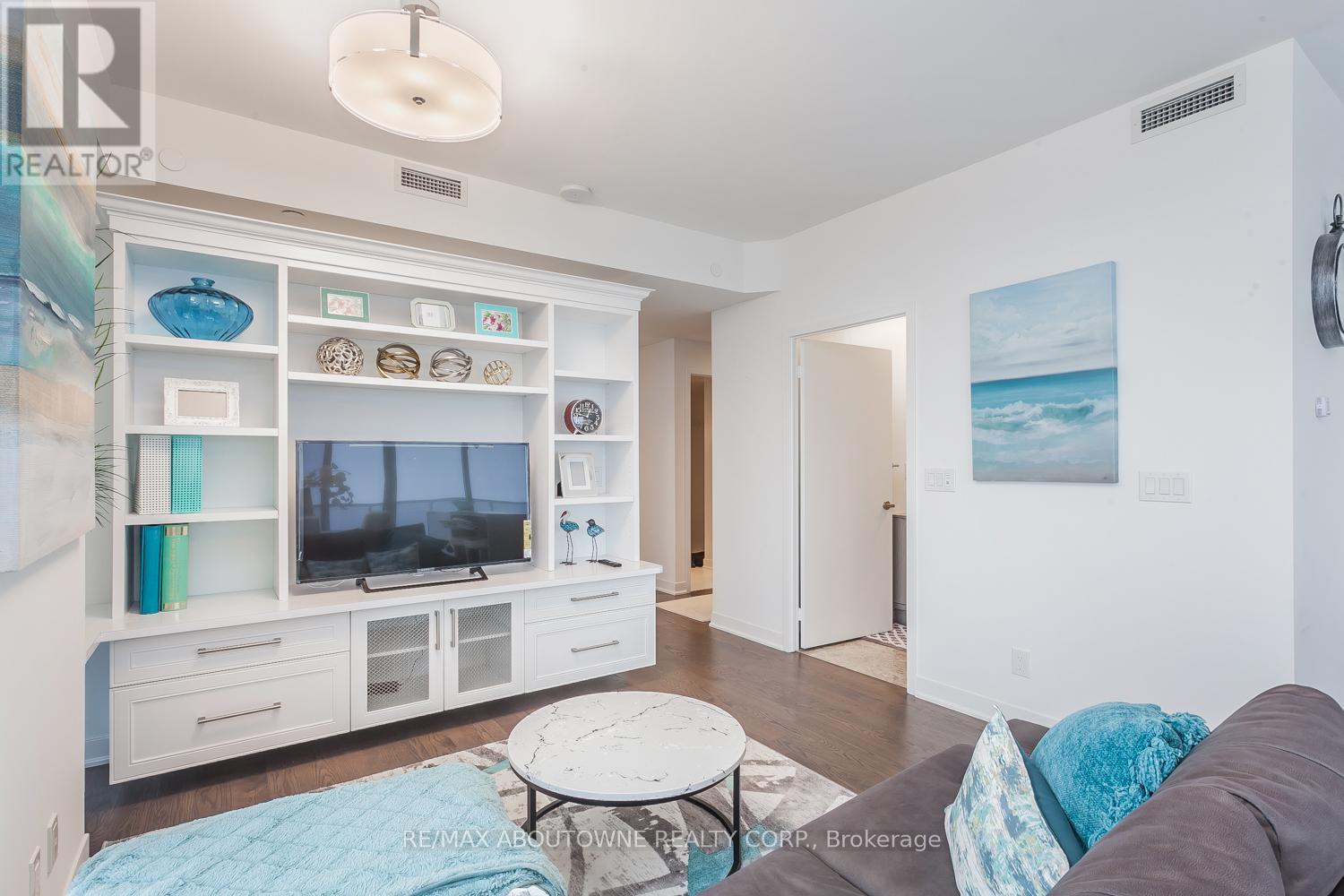 6410 - 88 HARBOUR STREET, Toronto (Waterfront Communities), Ontario, M5J1B7 — Photo 2