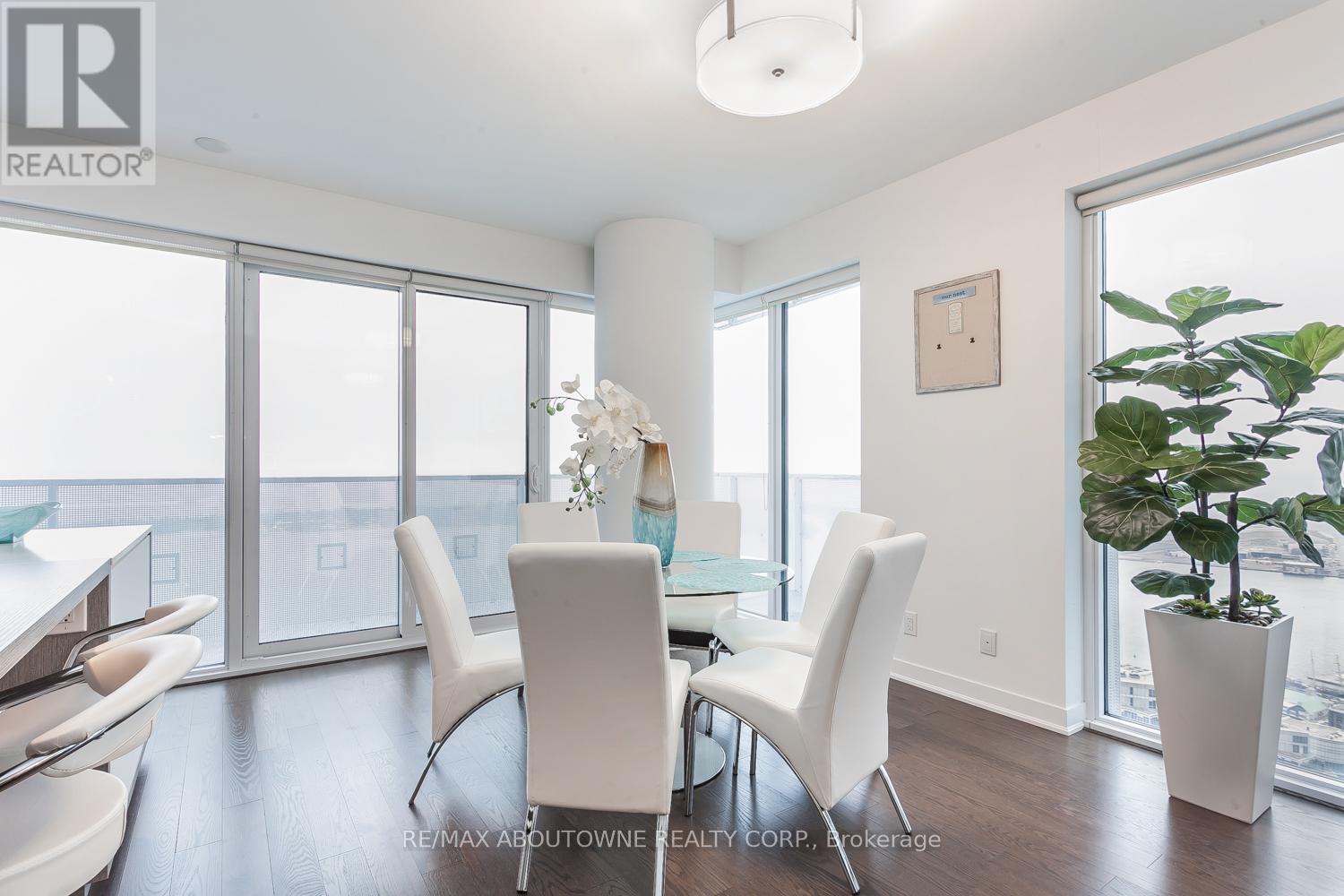 6410 - 88 HARBOUR STREET, Toronto (Waterfront Communities), Ontario, M5J1B7 — Photo 5