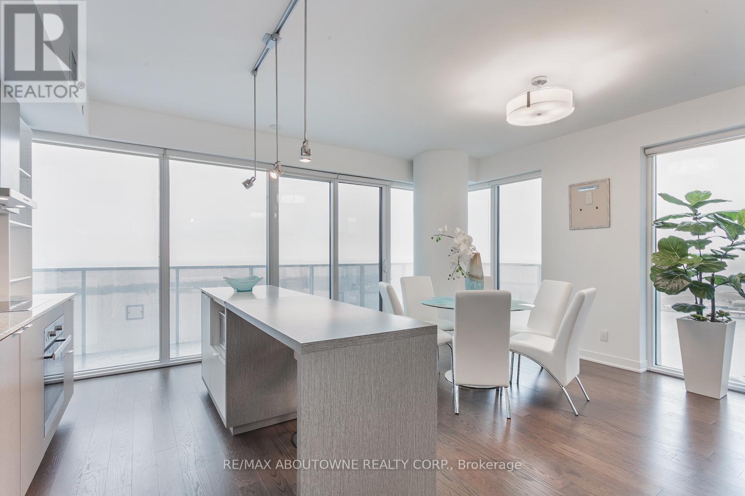 6410 - 88 HARBOUR STREET, Toronto (Waterfront Communities), Ontario, M5J1B7 — Photo 7