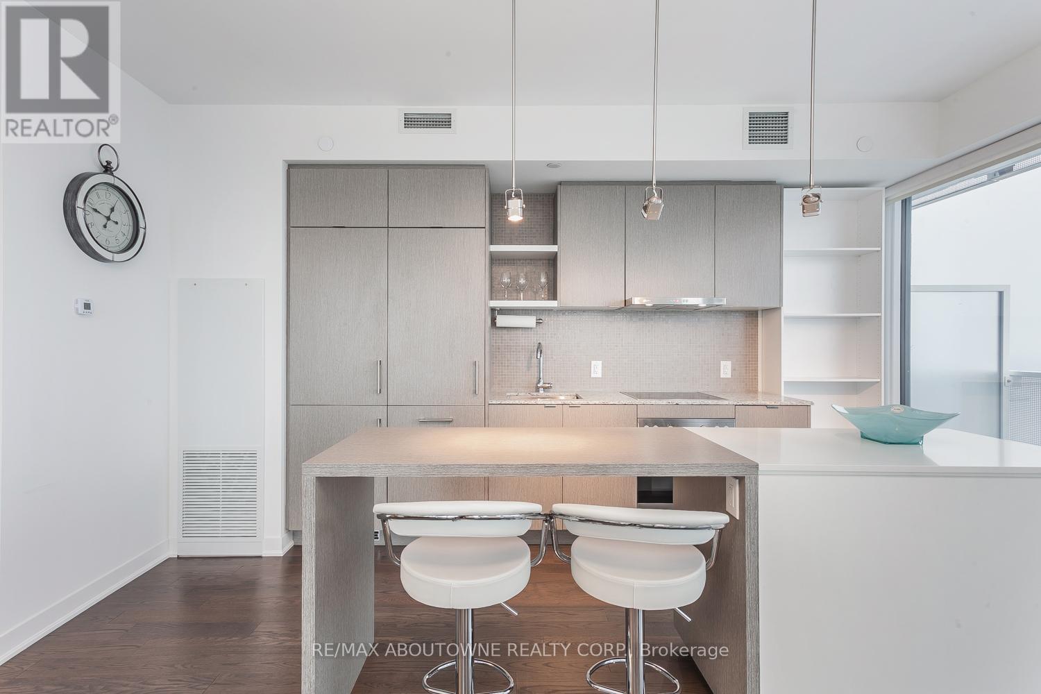 6410 - 88 HARBOUR STREET, Toronto (Waterfront Communities), Ontario, M5J1B7 — Photo 9