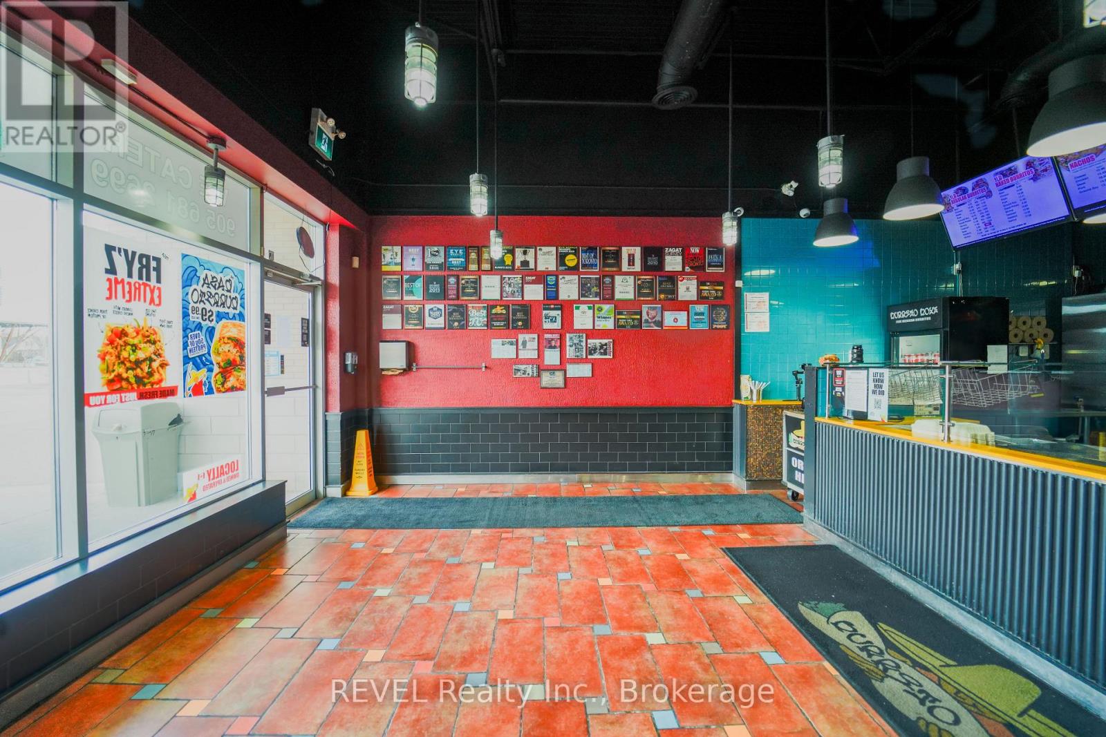 2 - 1435 PLAINS ROAD E, Burlington (Freeman), Ontario, L7R3P9 — Photo 2