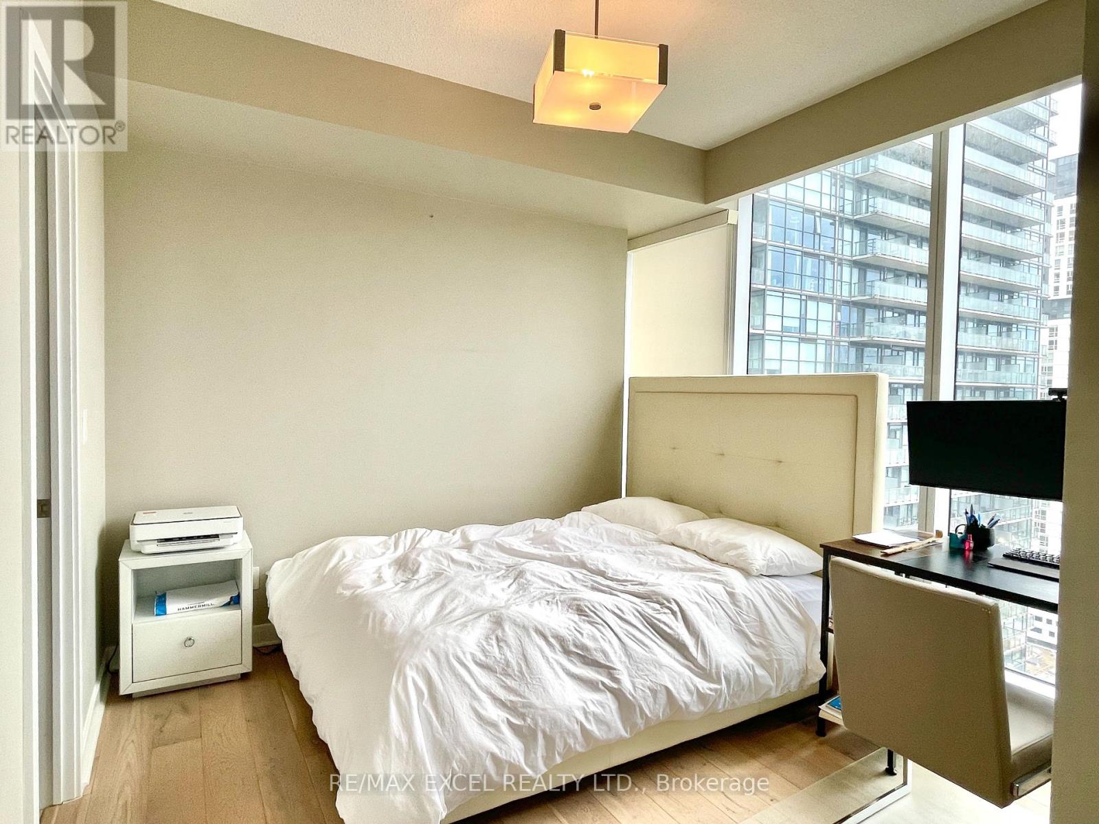 2704 - 295 ADELAIDE STREET W, Toronto (Waterfront Communities), Ontario, M5V0L4 — Photo 11