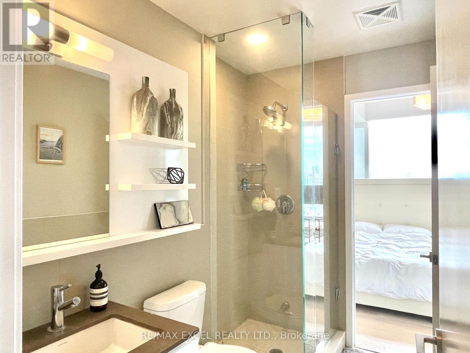 2704 - 295 ADELAIDE STREET W, Toronto (Waterfront Communities), Ontario, M5V0L4 — Photo 12