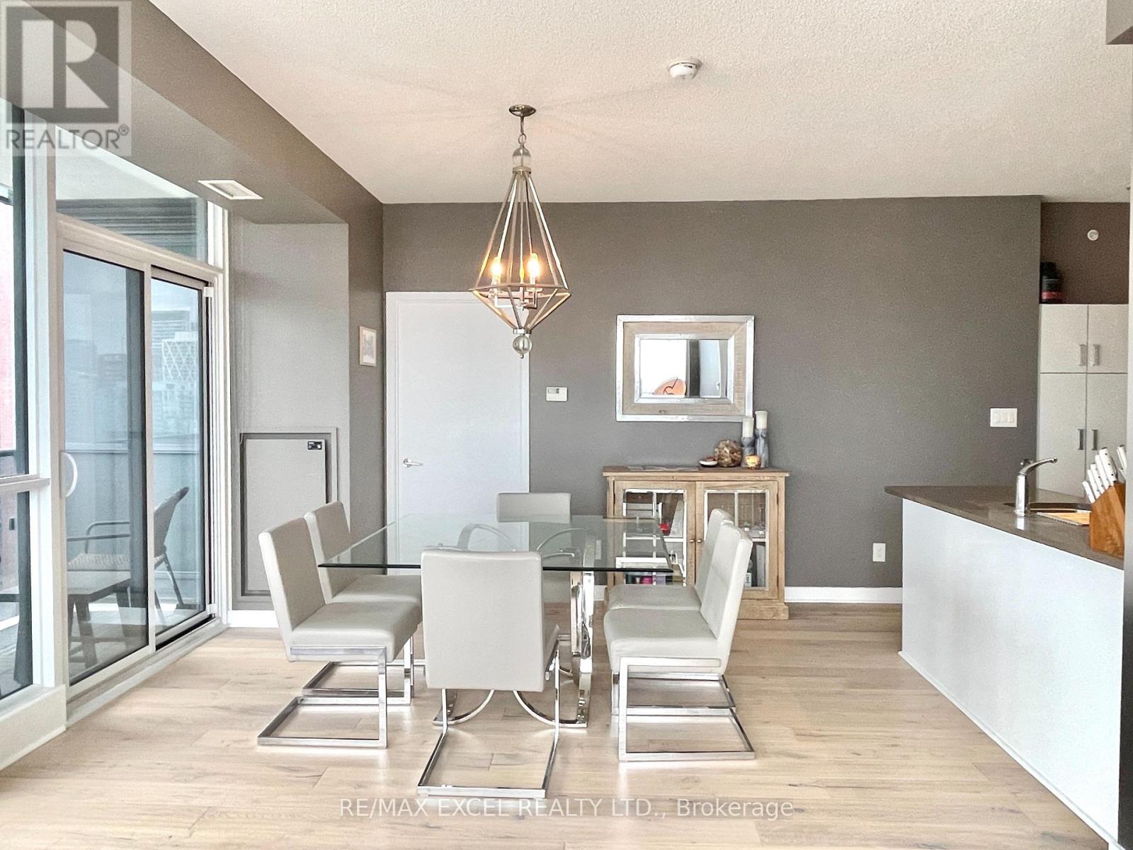 2704 - 295 ADELAIDE STREET W, Toronto (Waterfront Communities), Ontario, M5V0L4 — Photo 8