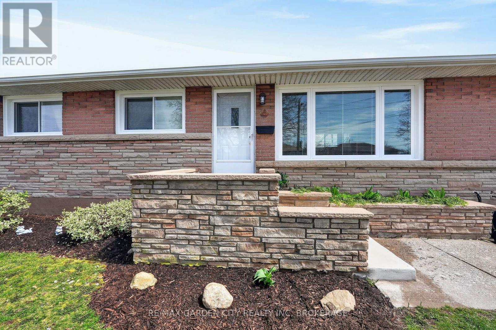 77 BALMORAL AVENUE, Welland (Lincoln/Crowland), Ontario, L3B1S5 — Photo 3