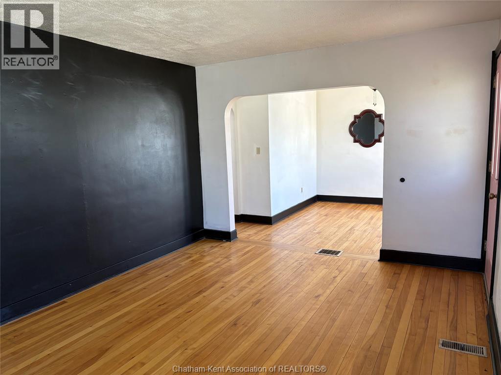 20 KERR AVENUE, Chatham, Ontario, N7M1B7 — Photo 3