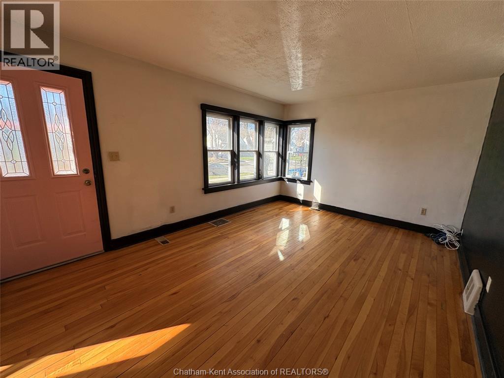 20 KERR AVENUE, Chatham, Ontario, N7M1B7 — Photo 5