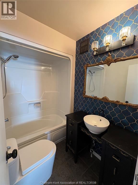 20 KERR AVENUE, Chatham, Ontario, N7M1B7 — Photo 9